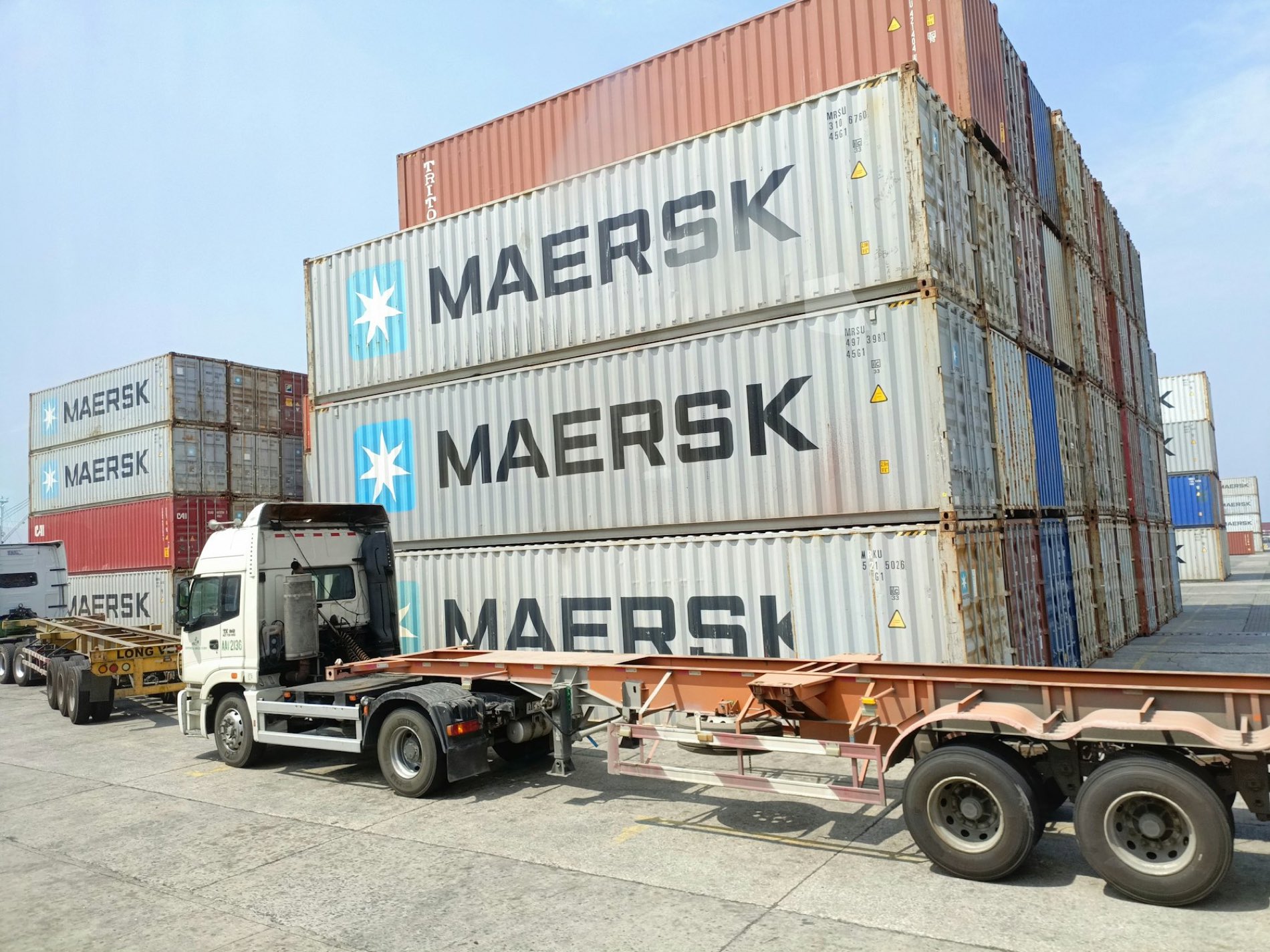 Truck collecting a container